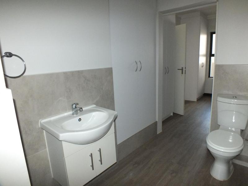 To Let 2 Bedroom Property for Rent in Buhrein Western Cape